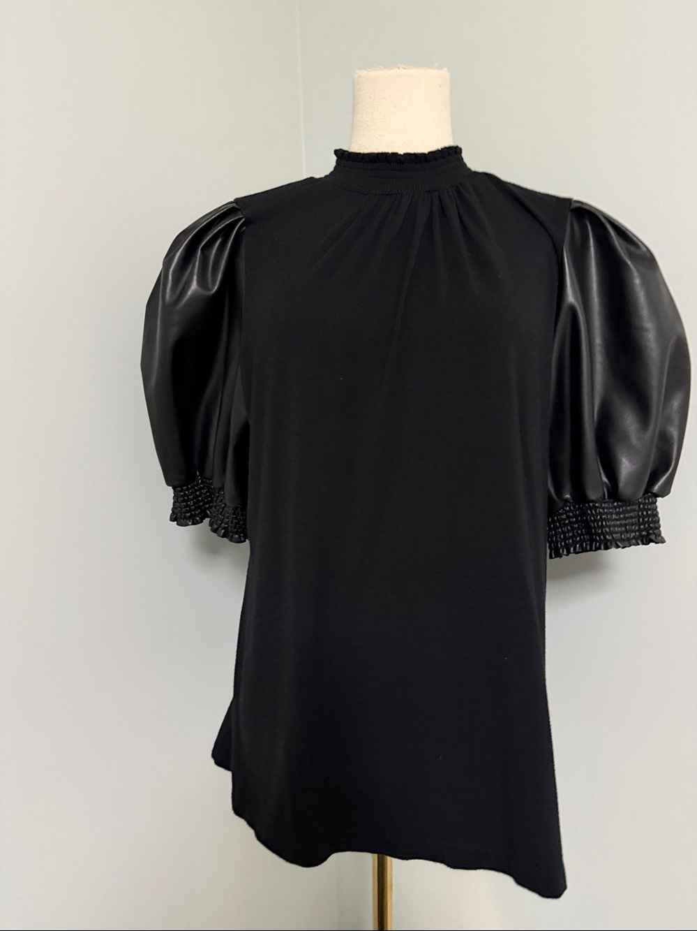 Ellen Tracy Black Faux Leather Sleeve Top — Size Large | Chic Concert & Nightout